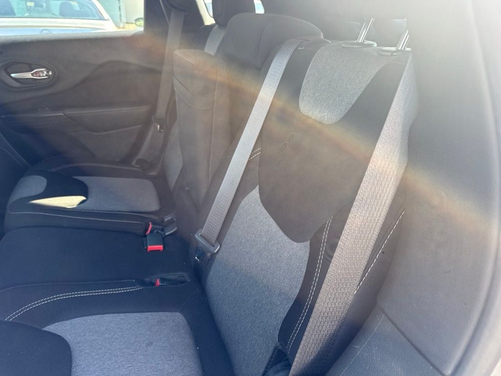 2017 Jeep Cherokee Sport