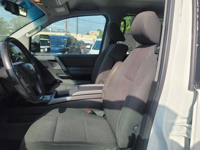 2014 Nissan Titan Base
