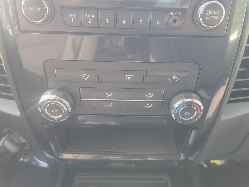 2014 Nissan Titan Base
