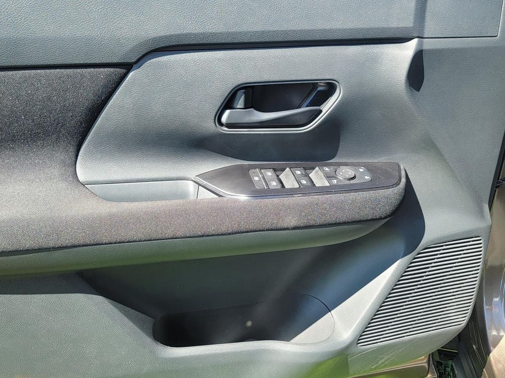 2025 Nissan Kicks S AWD - Photo 10