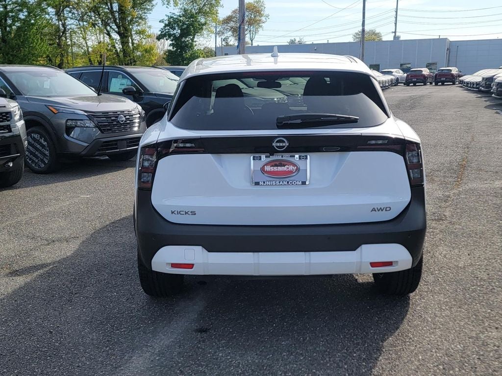 2025 Nissan Kicks SV