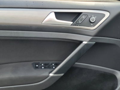 2016 Volkswagen Golf SportWagen S