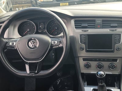 2016 Volkswagen Golf SportWagen S