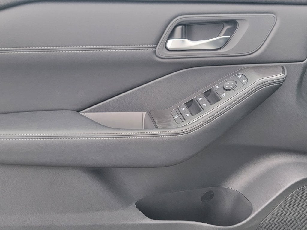 2026 Nissan Rogue SV - Photo 10