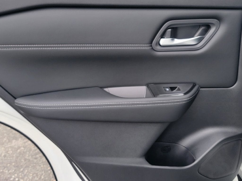 2026 Nissan Rogue SV - Photo 12