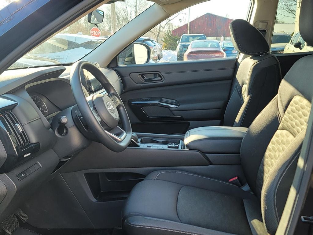 2025 Nissan Pathfinder S