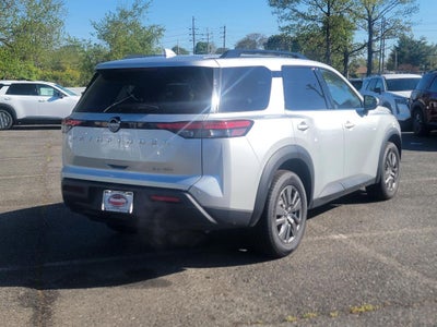 2024 Nissan Pathfinder SV
