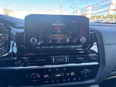 2025 Nissan Pathfinder SV