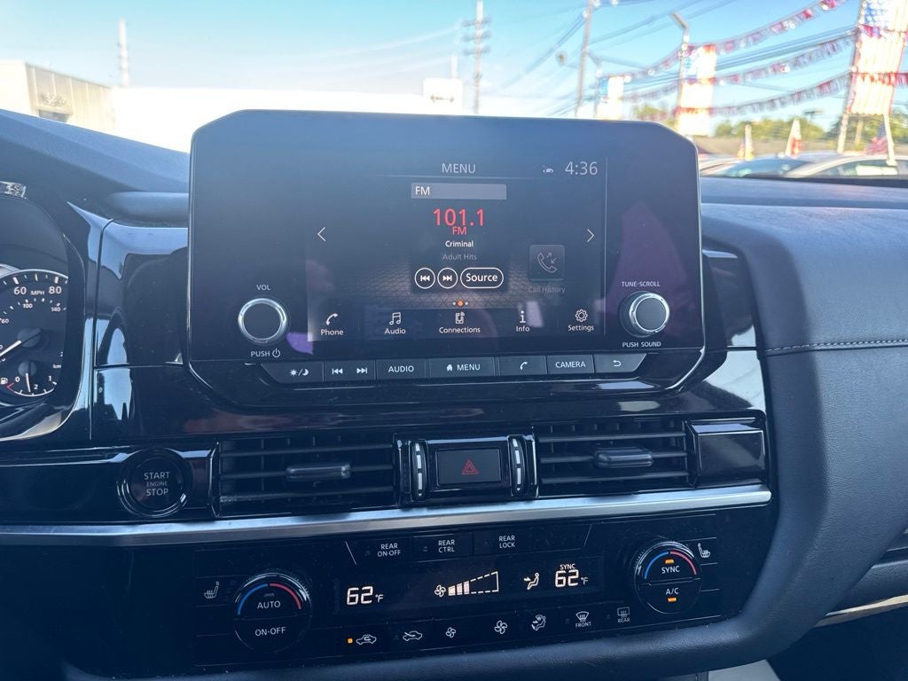 2025 Nissan Pathfinder SV
