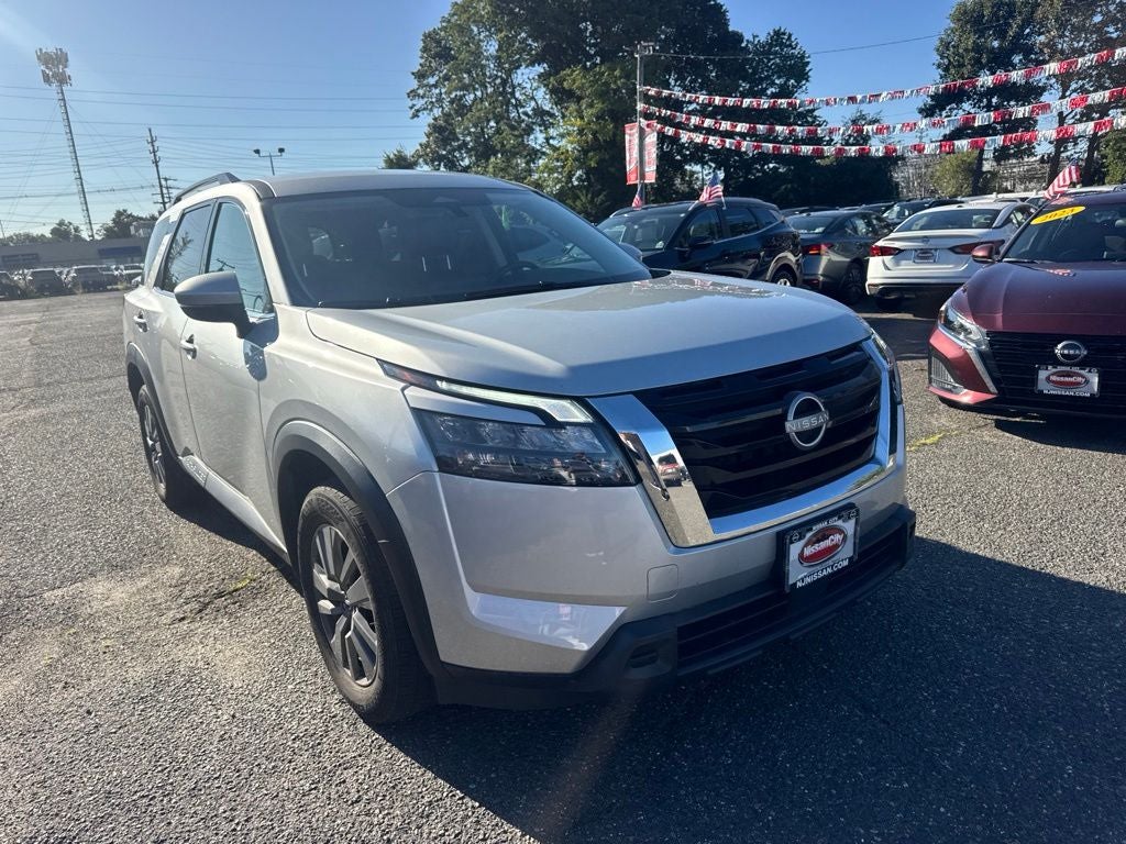 2025 Nissan Pathfinder SV