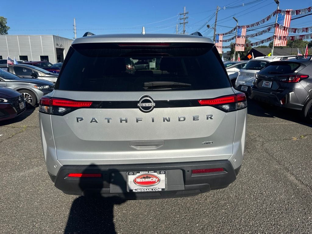 2025 Nissan Pathfinder SV
