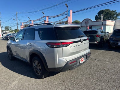 2025 Nissan Pathfinder SV