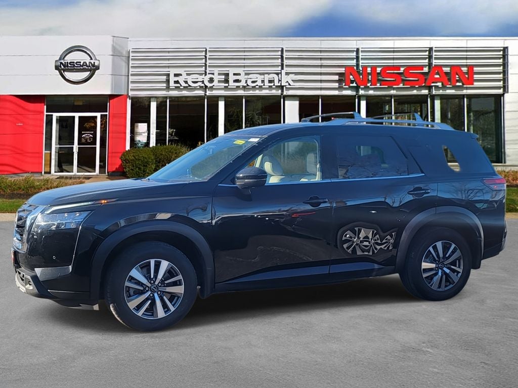 2024 Nissan Pathfinder SL