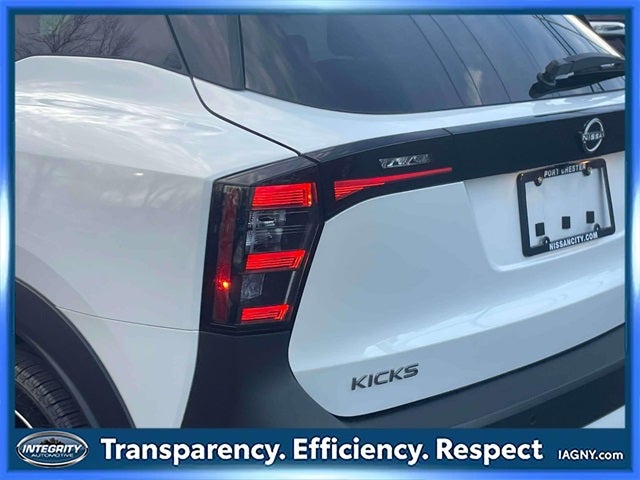 2025 Nissan Kicks SR