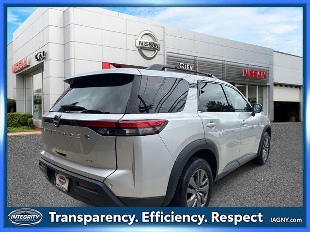 2025 Nissan Pathfinder SV