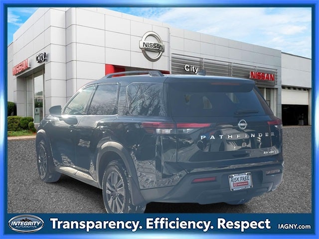 2024 Nissan Pathfinder SV
