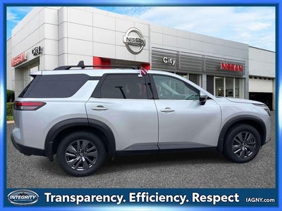 2022 Nissan Pathfinder SV