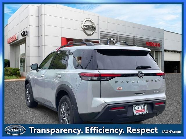 2022 Nissan Pathfinder SV