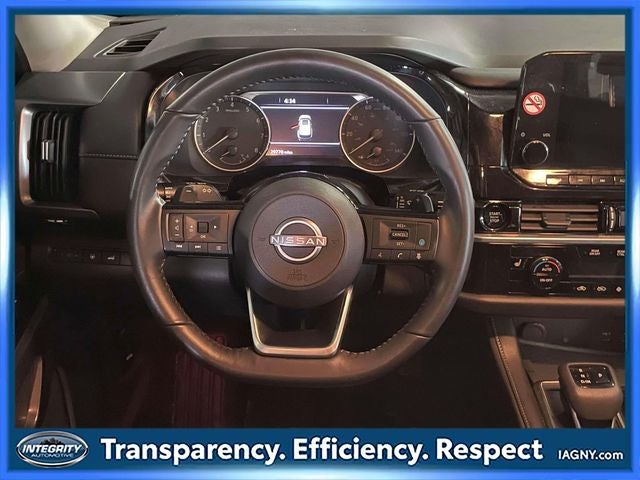 2025 Nissan Pathfinder SL