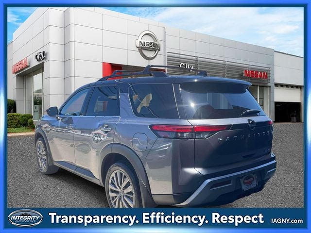 2023 Nissan Pathfinder SL