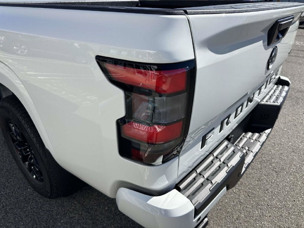 2027 Nissan Frontier Crew Cab SV