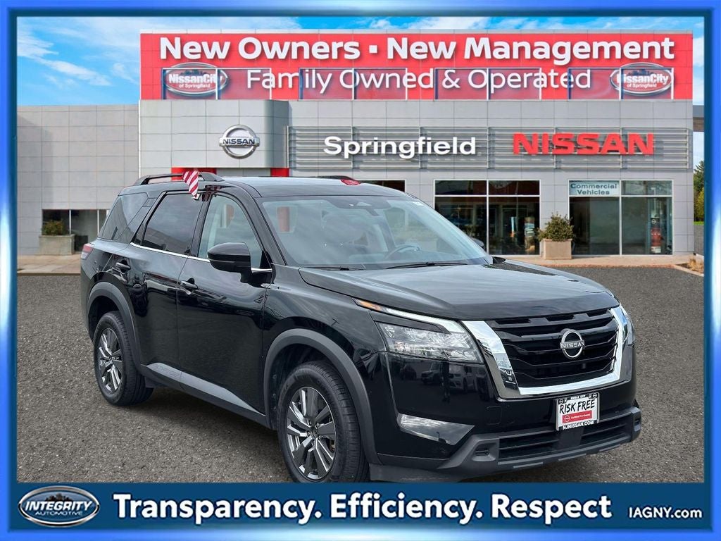 2025 Nissan Pathfinder SV