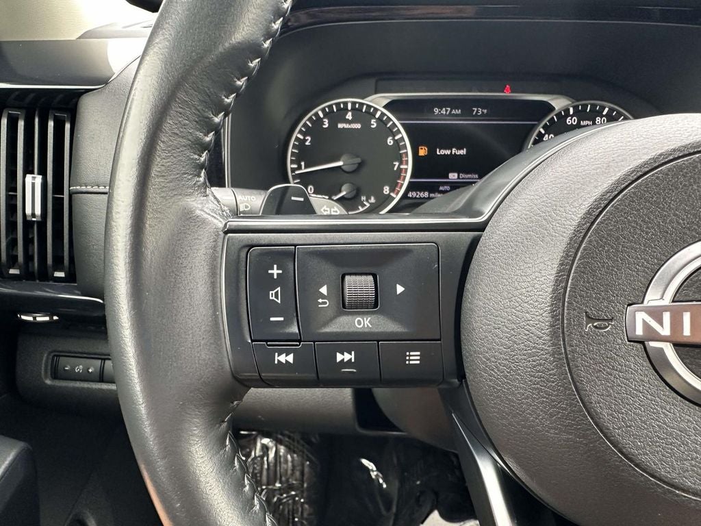 2025 Nissan Pathfinder SV