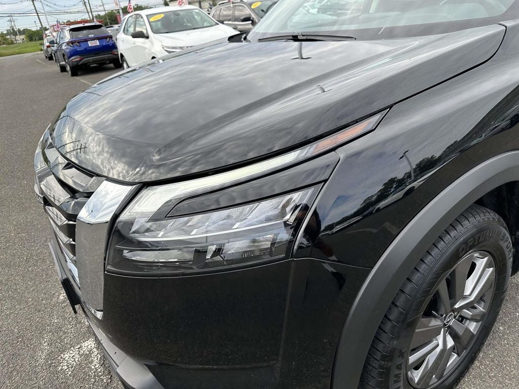 2025 Nissan Pathfinder SV