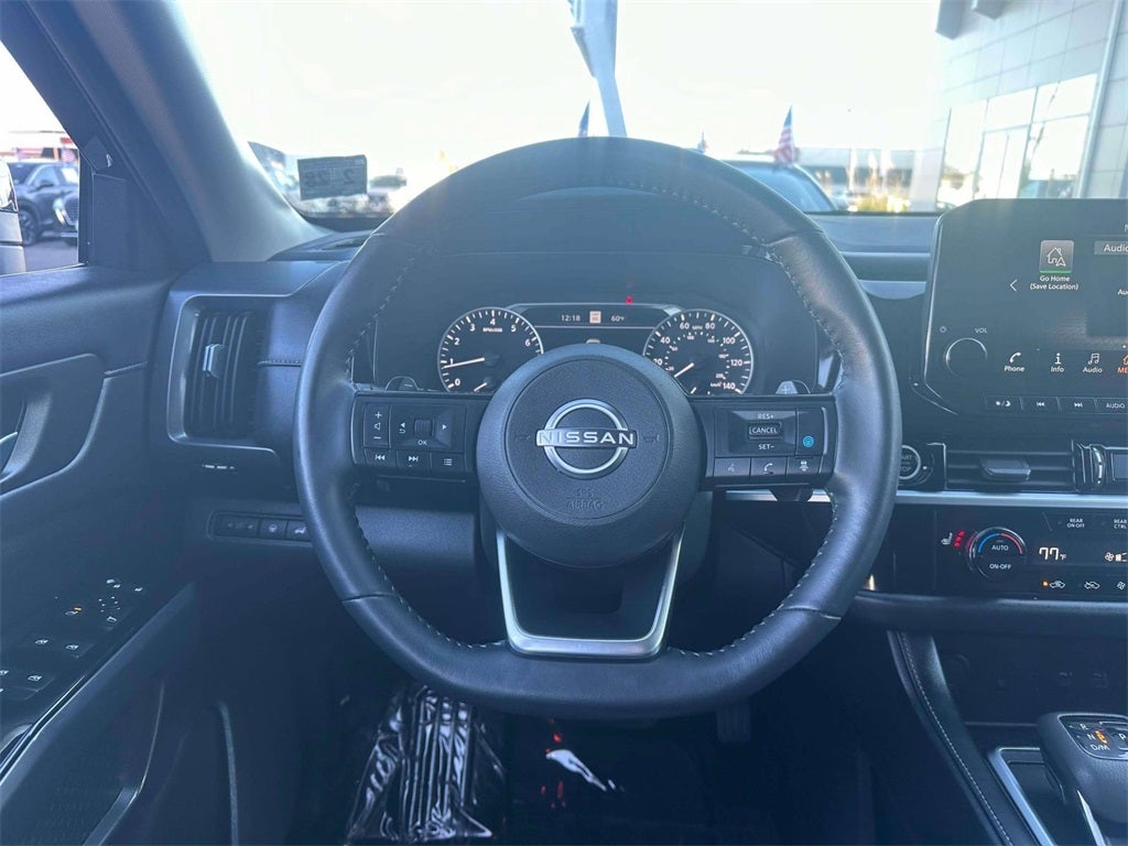 2023 Nissan Pathfinder SL