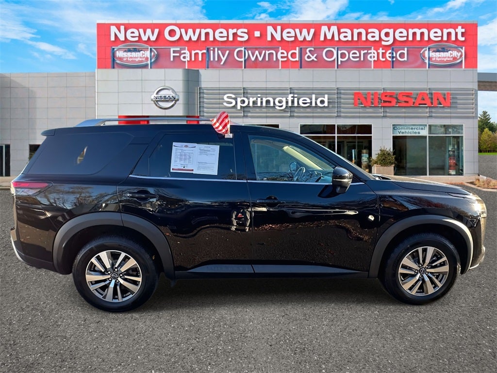 2023 Nissan Pathfinder SL