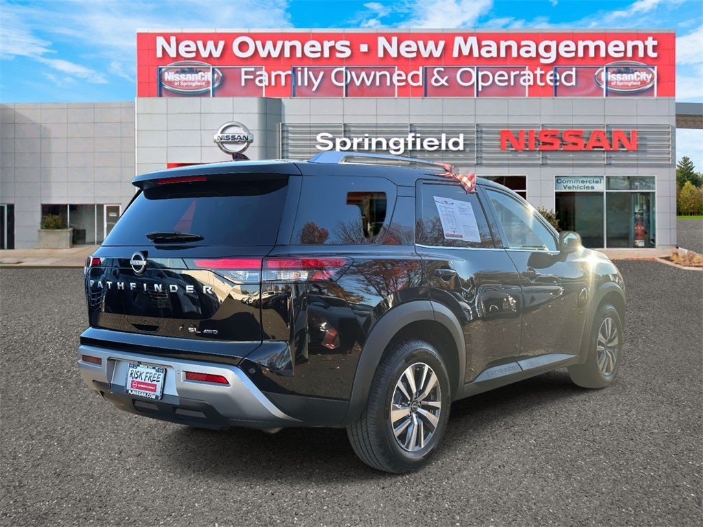 2023 Nissan Pathfinder SL
