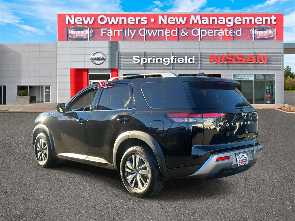 2023 Nissan Pathfinder SL