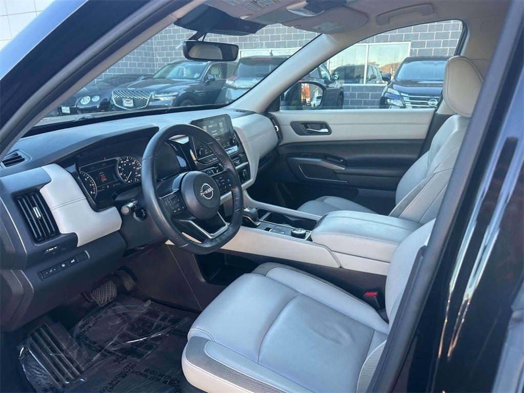 2024 Nissan Pathfinder SL