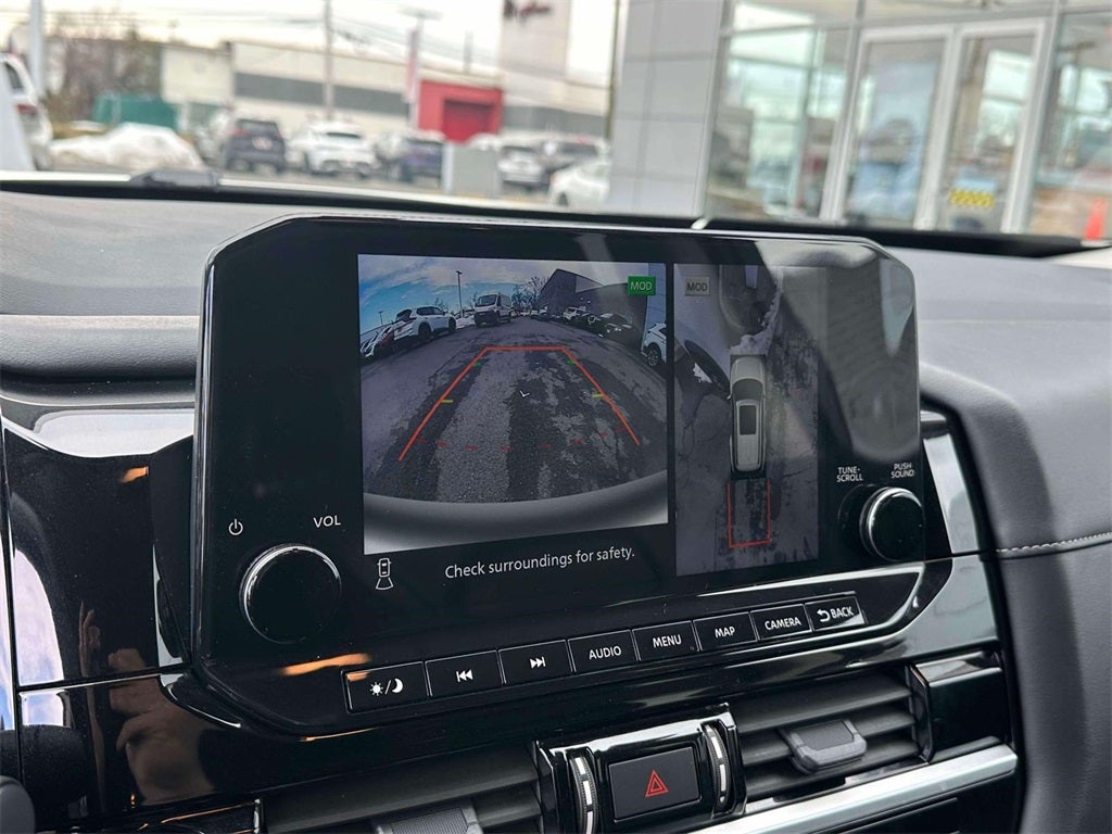 2024 Nissan Pathfinder SL