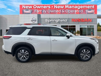 2024 Nissan Pathfinder SL