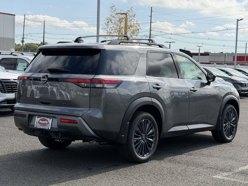 2026 Nissan Pathfinder SL