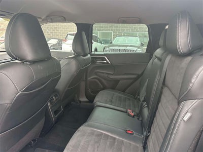 2023 Mitsubishi Outlander SE