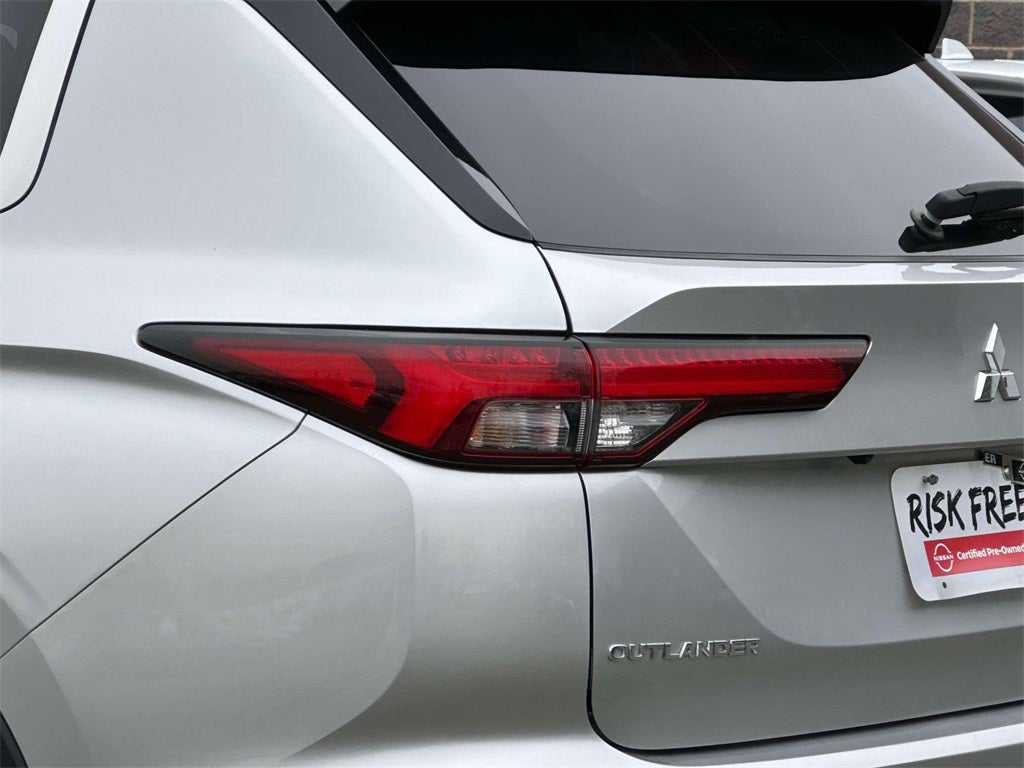 2023 Mitsubishi Outlander SE