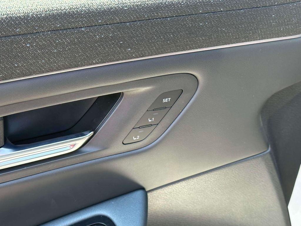 2026 Nissan LEAF Platinum+