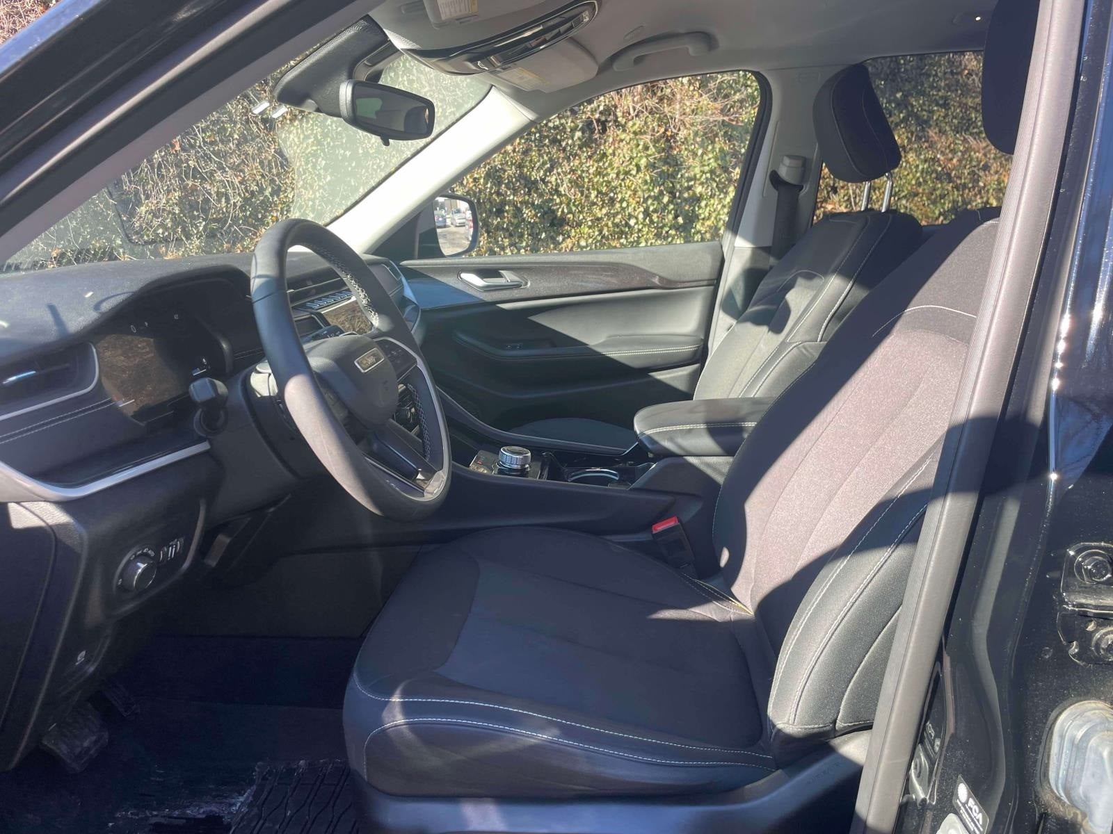 2023 Jeep Grand Cherokee Laredo 4x4