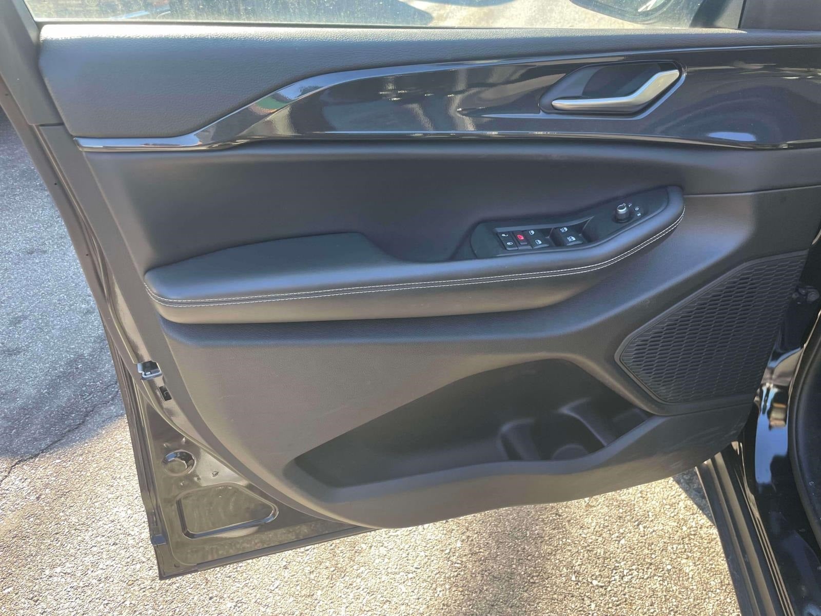 2023 Jeep Grand Cherokee Laredo 4x4