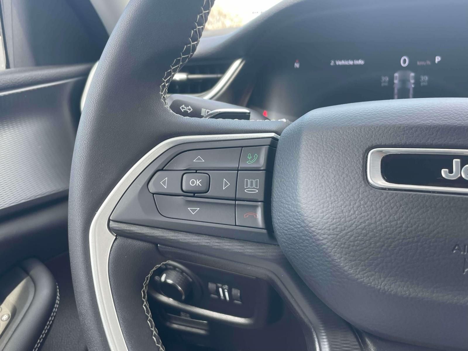 2023 Jeep Grand Cherokee Laredo 4x4