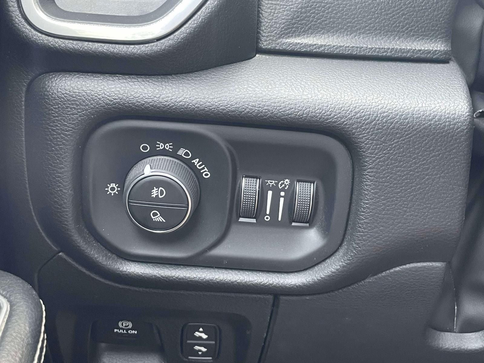 2023 RAM 1500 Laramie Crew Cab 4x4 5'7' Box
