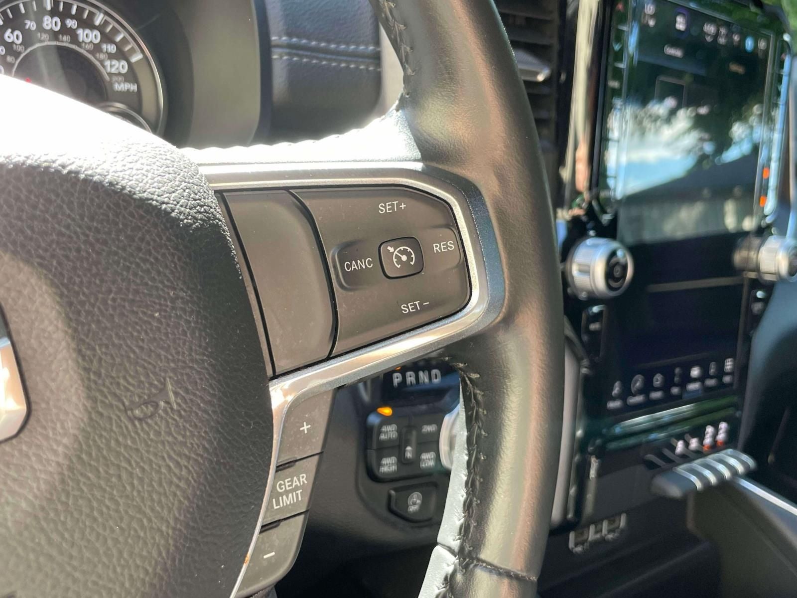 2023 RAM 1500 Laramie Crew Cab 4x4 5'7' Box