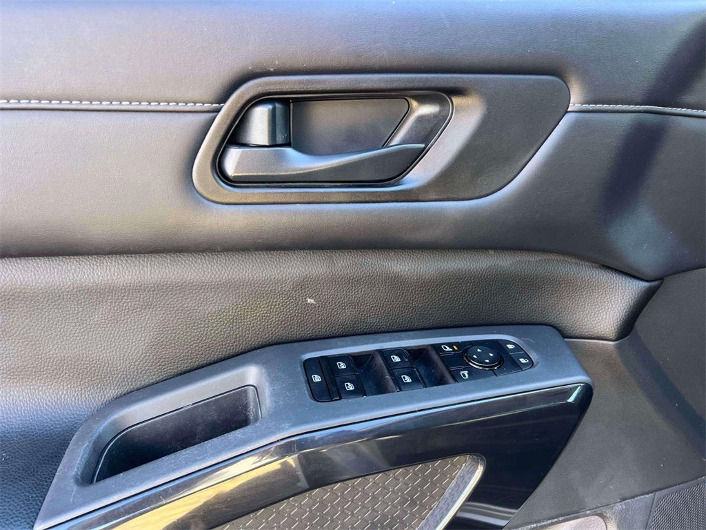 2023 Nissan Pathfinder SV