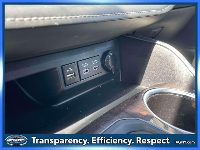 2024 Toyota Highlander Hybrid Platinum