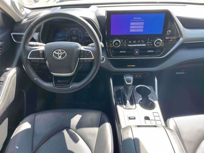 2025 Toyota Highlander Hybrid Platinum