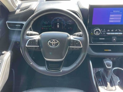 2025 Toyota Highlander Hybrid Platinum