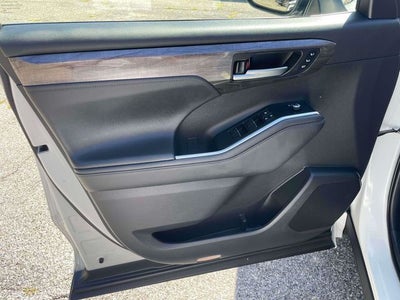 2025 Toyota Highlander Hybrid Platinum