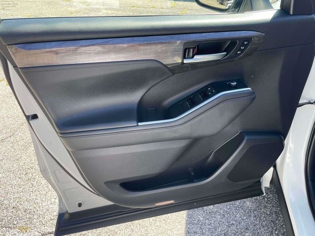 2025 Toyota Highlander Hybrid Platinum